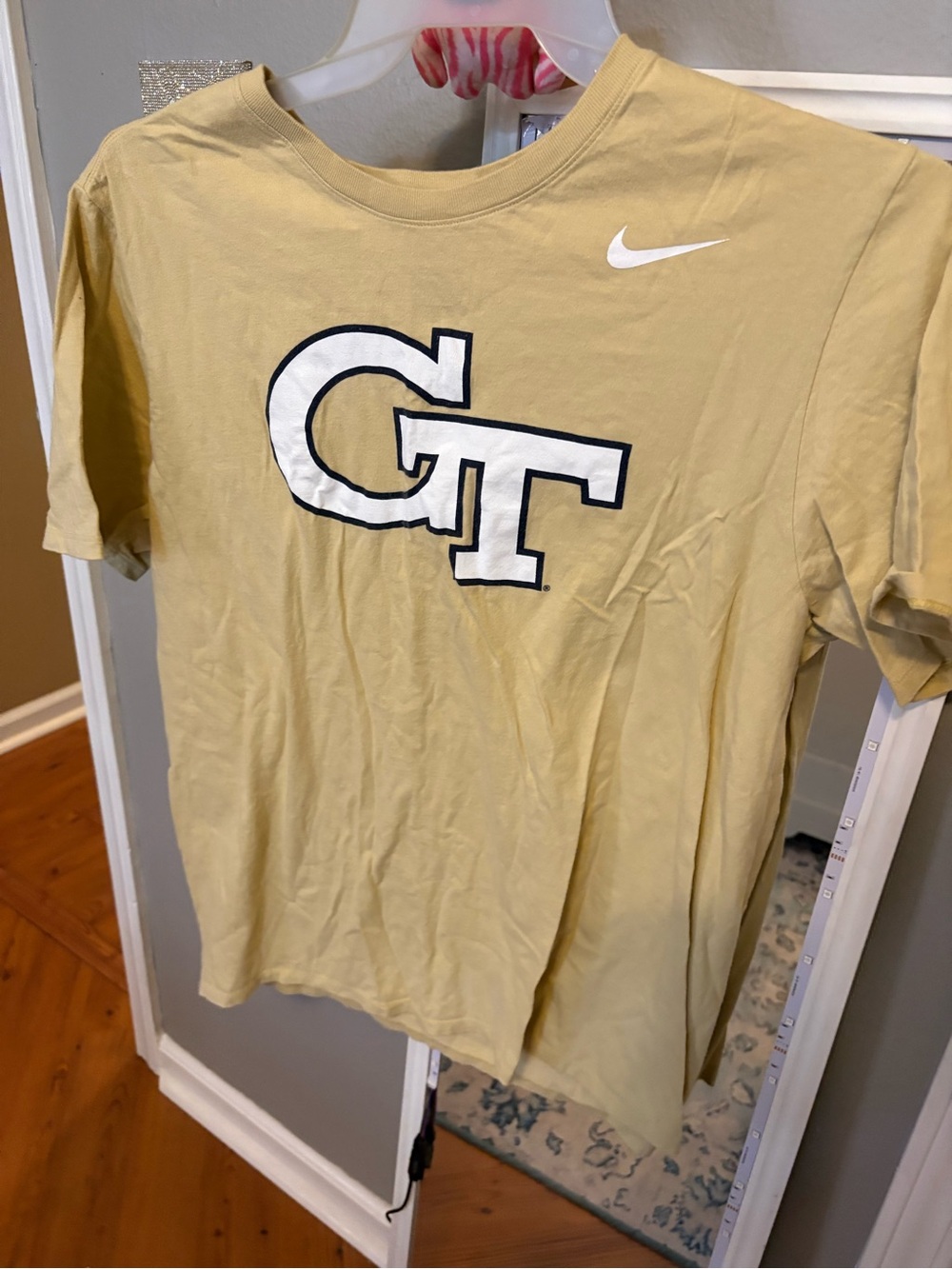 Nike Short Sleeve Tee in Pale Yellow with Navy Print